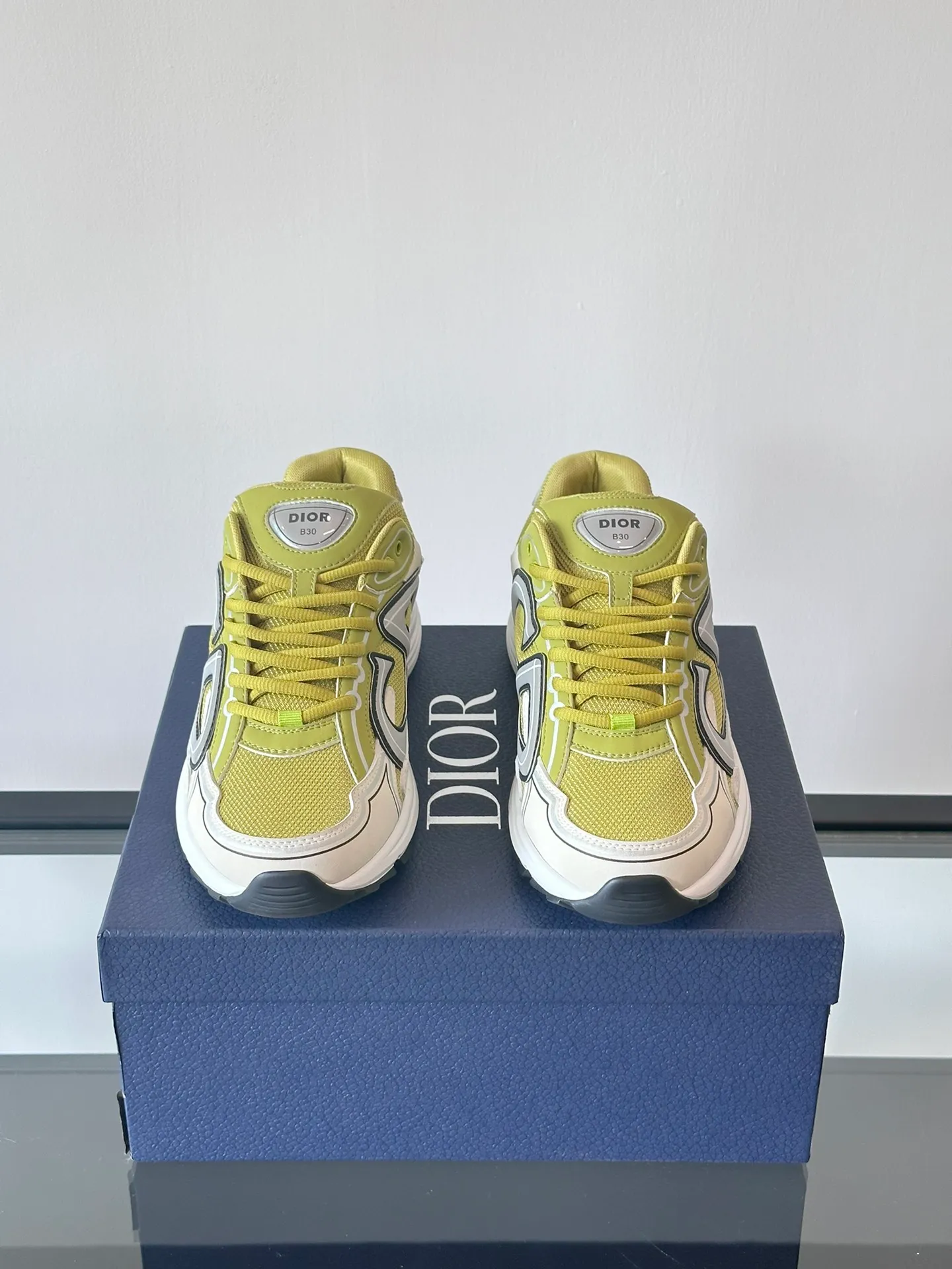 Men's Men's Shoes 💰p440 "Dio*" Dior B30 series sports shoes, multi-color mesh fabric and multi-color technical fabrics, this season's new B30 low-top sports shoes are one of the flagship styles of the series. Crafted from multicolor mesh and technical fabrics, it's finished with a reflective "CD30" graphic and silver-toned "DIOR B30" and "CD30" logos on the heel and tongue. An extra-light, sculpted rubber sole with signature accents adds style, while internal stretch details create ideal comfort. It can be matched with various casual styles to show a fashionable and modern sports style. Size: 38-44 (45-46 customized)